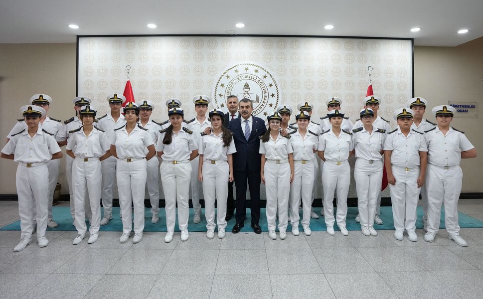 Geleceğin denizcileri Milli Eğitime çıkarma yaptı