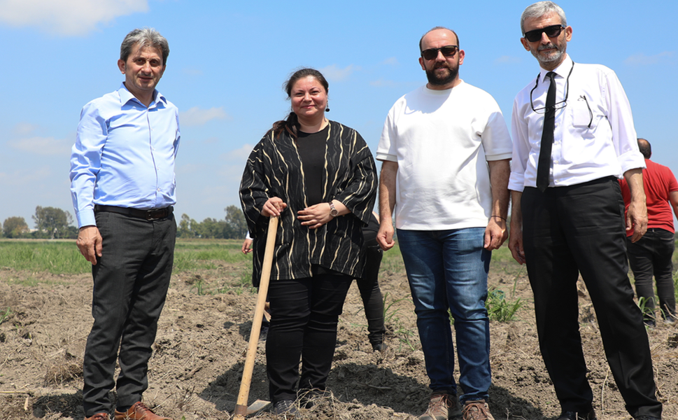 Tarsus Üniversitesi Bilim Ormanı'nda fidanlar toprakla buluştu