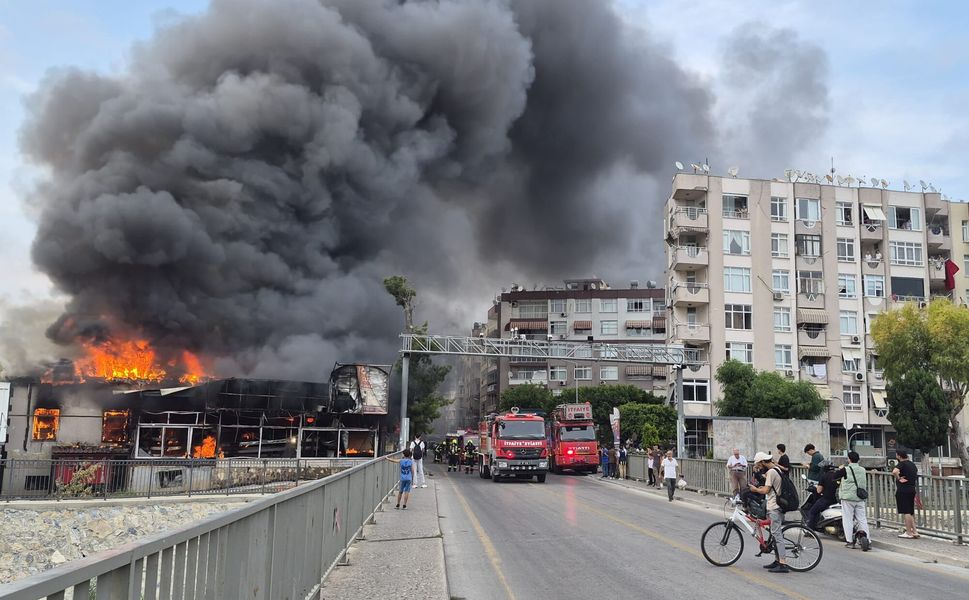 Mersin'de ekmek fırınında yangın