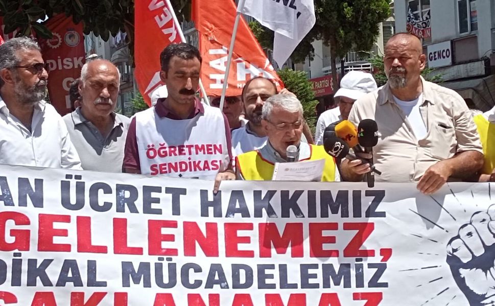 Öğretmenlerin hak arama mücadelesine yönelik gözaltılara tepki
