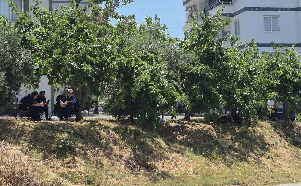 Öğrenciler sınavda aileleri dışarıda terledi