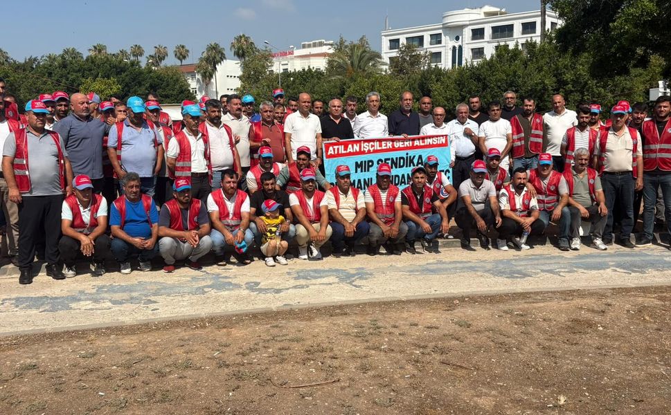 Liman işçileri direnmeye devam ediyor
