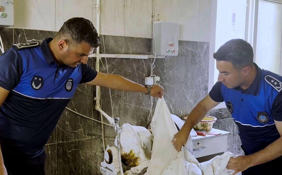 Tarsus'ta fırın denetiminde 660 kilogram kurtlanmış hamur imha edildi