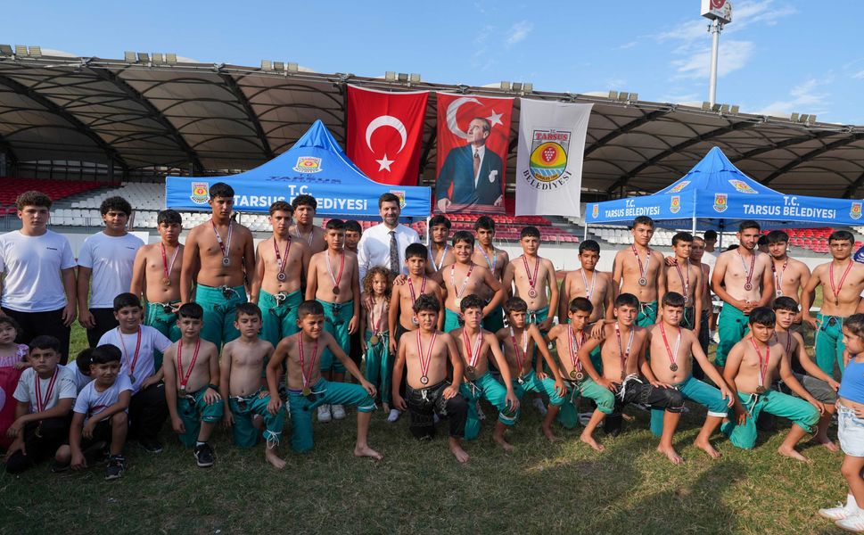 Tarsus Gelecek Spor Kulübü'nde yaz kursları başladı, başarılar ödüllerle taçlandırıldı
