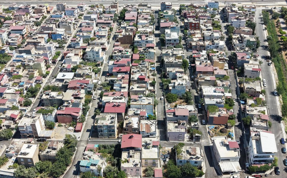 Mithatpaşa’da 17 sokak 10 bin ton sıcak asfaltla yenilendi