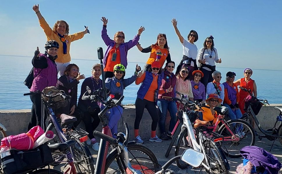 Pedala basan kadınlar hayatını değiştiriyor