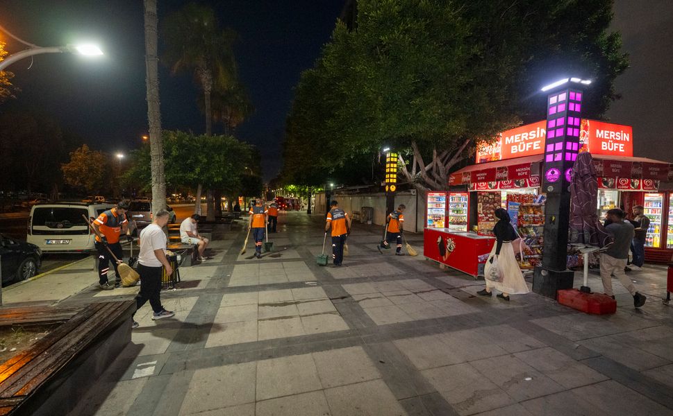 Büyükşehir’den Mersin genelinde 7/24 temizlik mesaisi