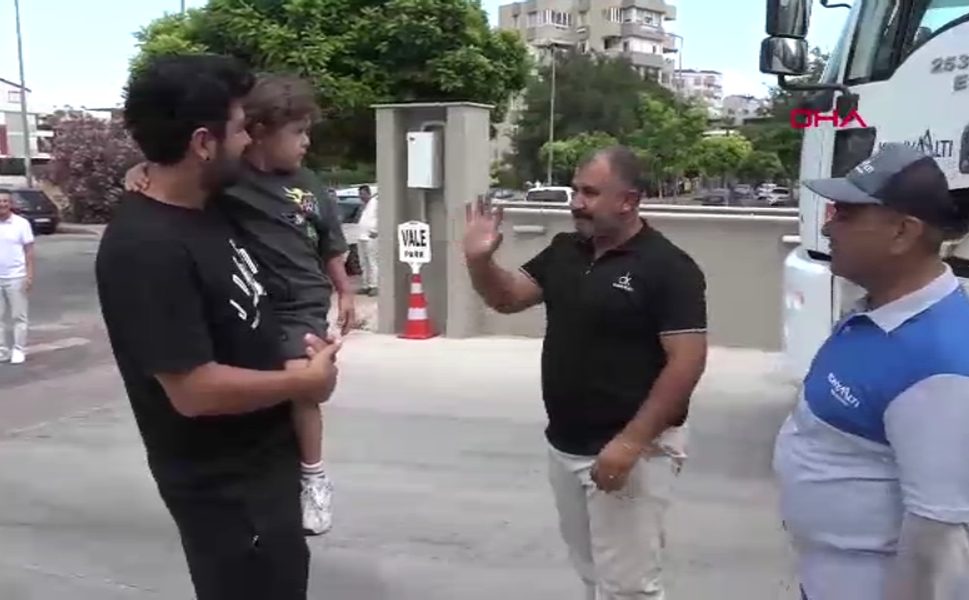Çöp kamyonu tutkusu minik Arden'in hayalini gerçekleştirdi