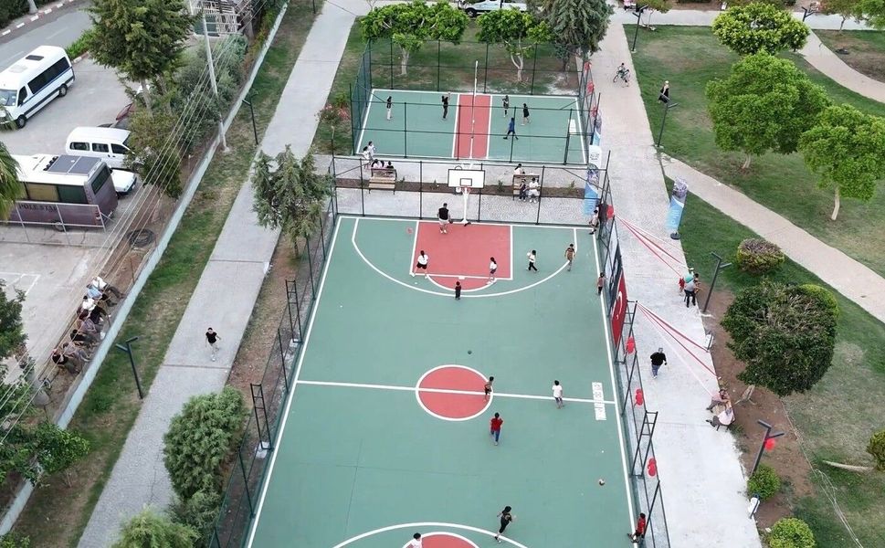 Akbelen’e yeni spor sahaları ve modernize edilen park