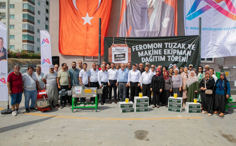 Mersin Büyükşehir’den üreticiye feromon tuzağı desteği