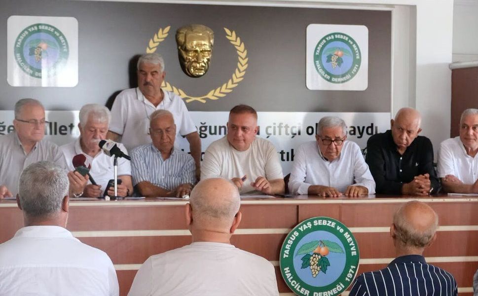 Tarsus CHP’de tüm ilçe başkanları istifa etti