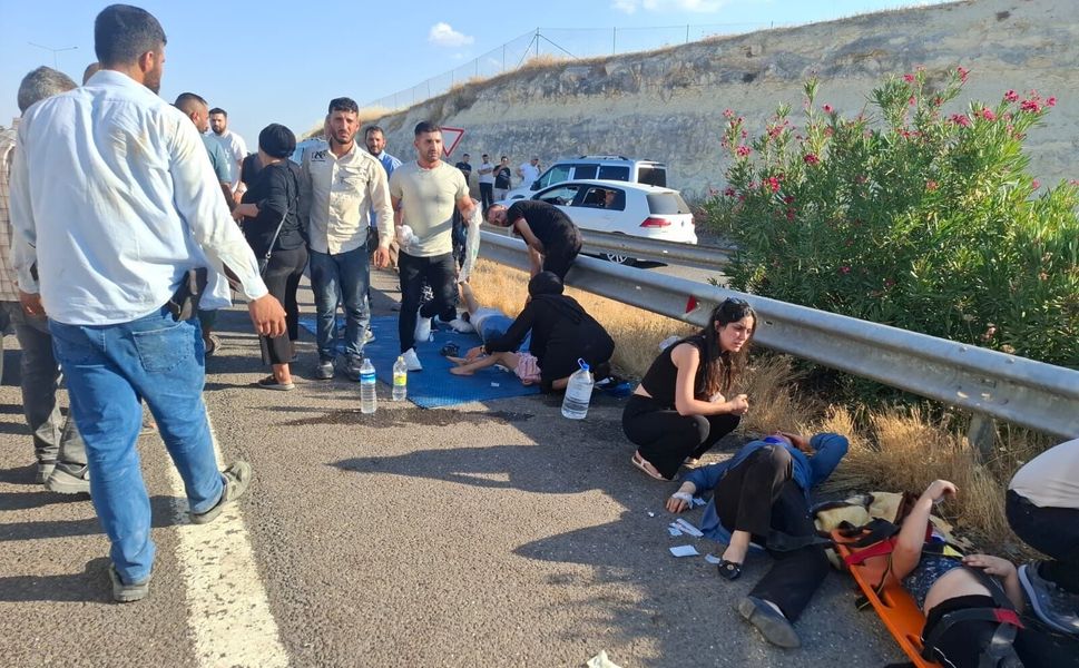 Günübirlik gezi dönüşü kazada 3 vefat 8 yaralı