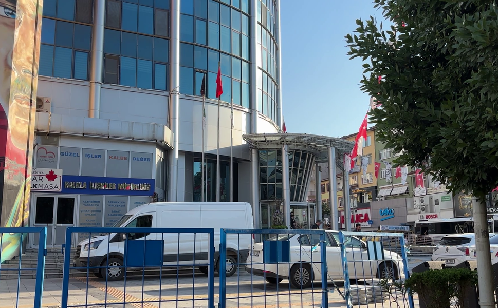 İzmit Belediye Başkanı ile eşi gözaltına alındı