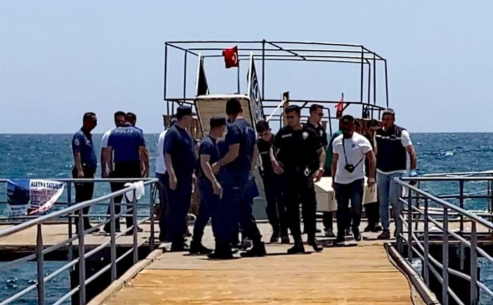 Mersin'de denizde erkek cesedi bulundu
