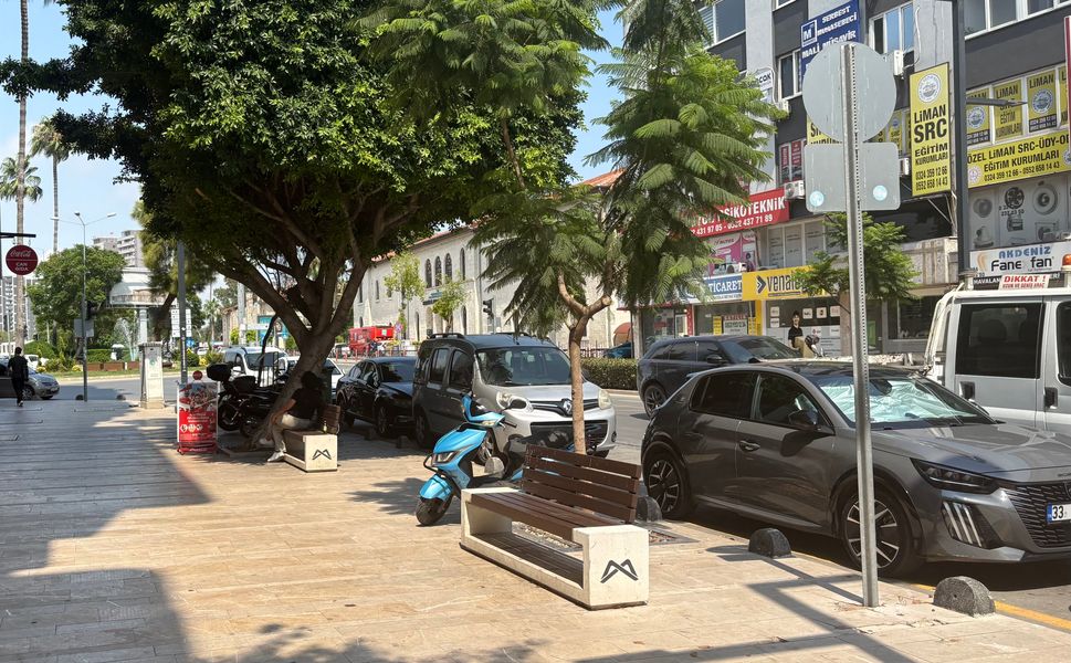 Sıcak hava Mersin Çarşısı’nı sessizliğe bürüdü