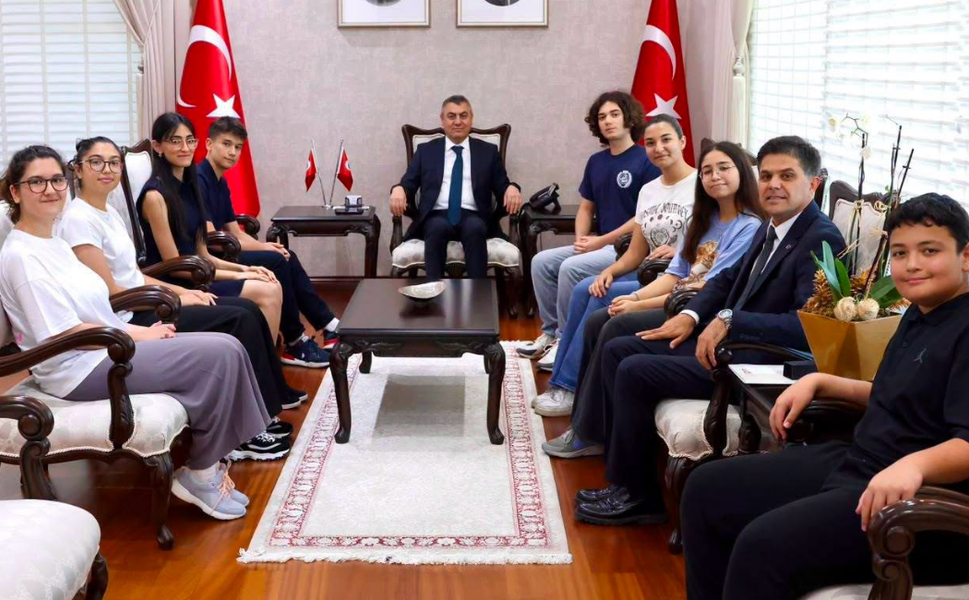 Vali Toros, YKS ve LGS'de dereceye giren öğrencileri ağırladı