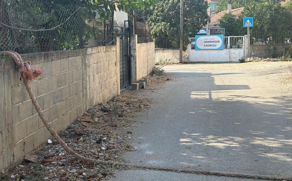 Okul yoluna urgan serdiler