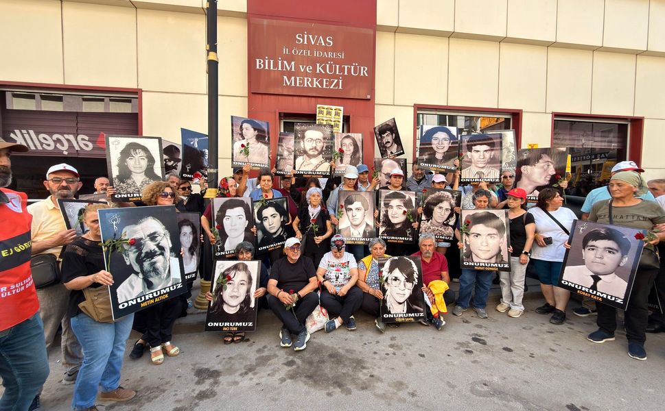 Sivas Olayları'nın yıl dönümünde hayatını kaybedenler anıldı