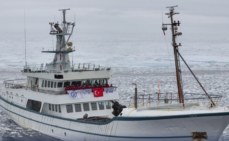 Türk bilim insanları, kuzey kutbundaki deniz buzu hattına ulaştı