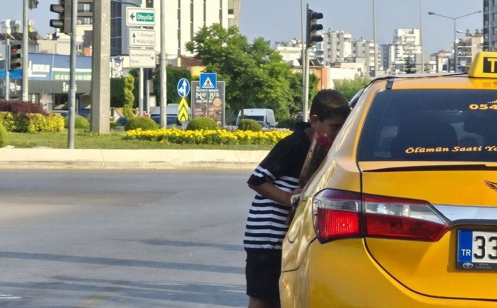 Kırmızı ışık çiçekçileri romantizm değil tehlike satıyor