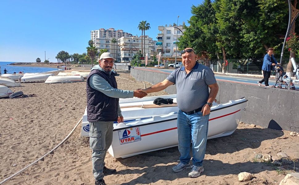 Mersin'de 36 yıllık tekne ustası siparişlere yetişemiyor