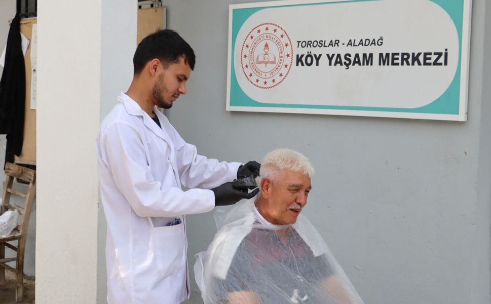 Evde kişisel bakım hizmeti vatandaşların yüzünü güldürüyor