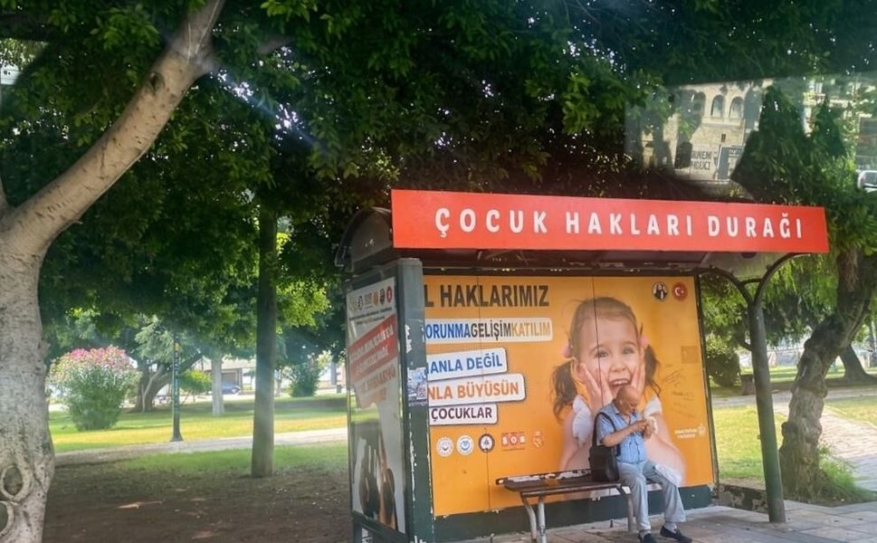 Mersin'de Çocuk Hakları Durağı dikkat çekiyor