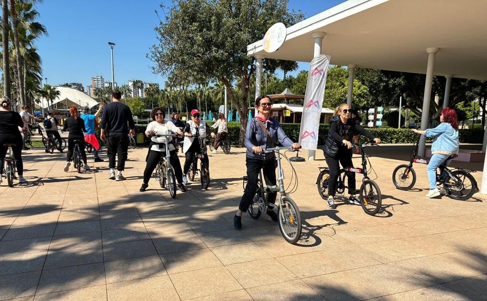 Mersin'de ücretsiz bisiklet eğitimlerine kadınlardan yoğun ilgi