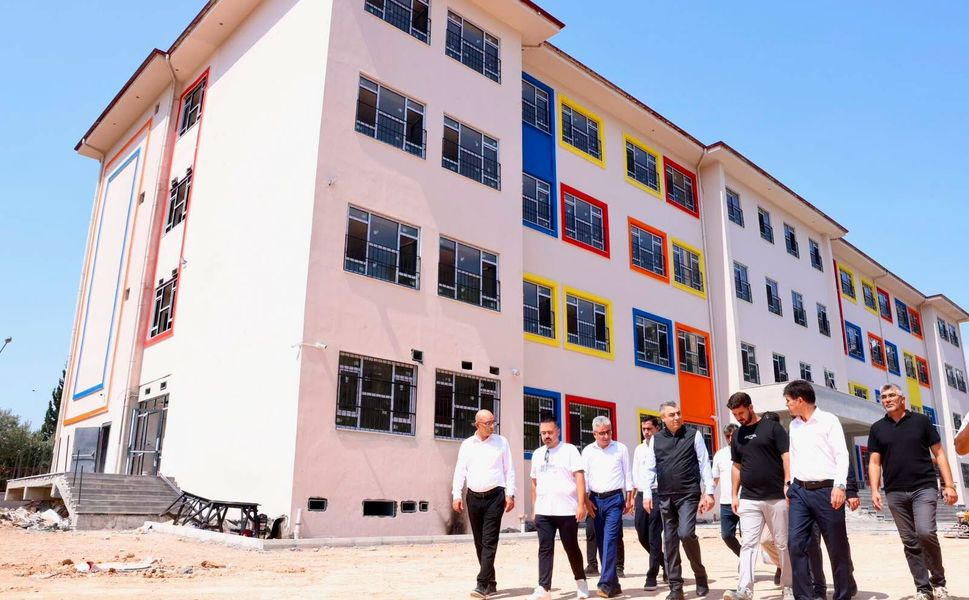 Vali Atilla Toros Mezitli'de okul inşaatını inceledi