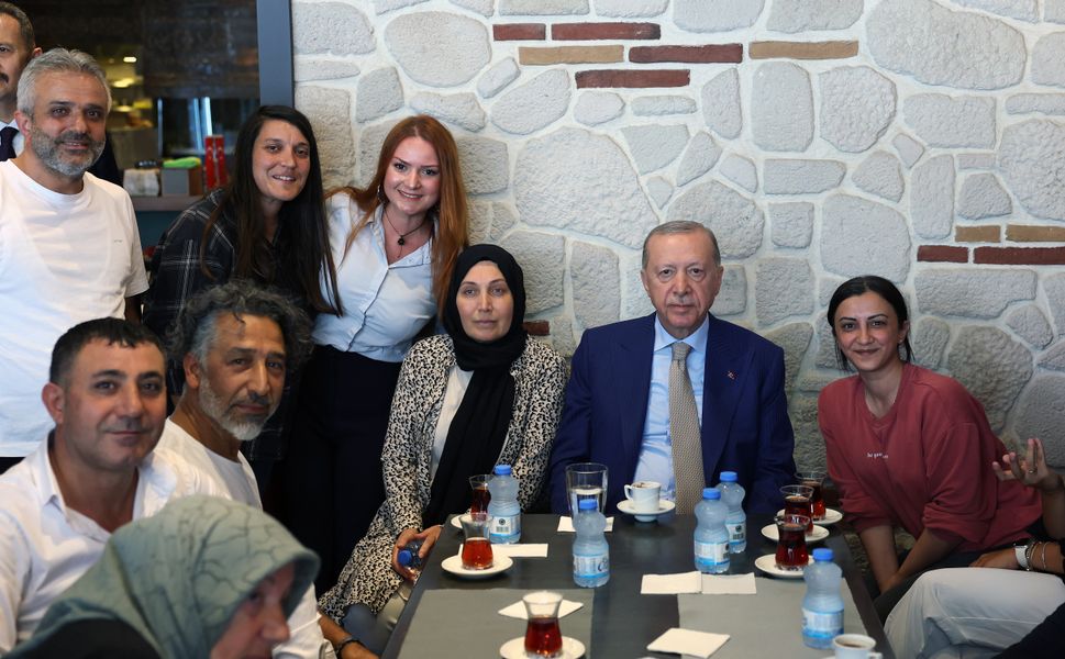 Cumhurbaşkanı Erdoğan’dan sürpriz esnaf ziyareti
