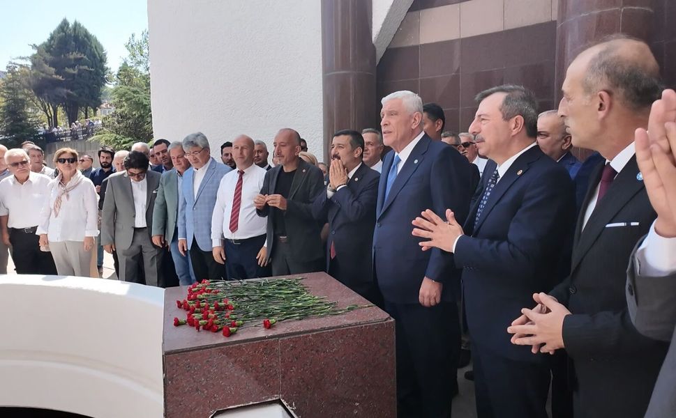 Dervişoğlu, Celal Bayar'ın mezarını ziyaret etti