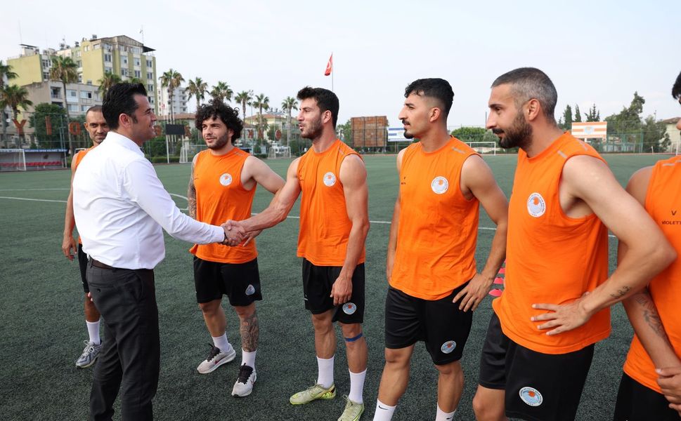 Akdeniz Belediyespor’a Beşikçi’den moral ziyareti