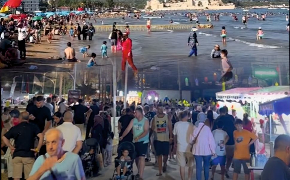 Kızkalesi’nde gece ayrı gündüz ayrı yoğunluk