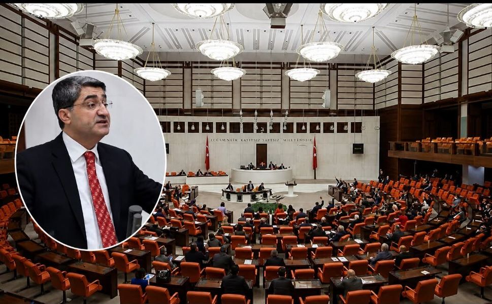 Ekmen: "Kamu düzeninden feragat etmeden bu süreç meşrudur"