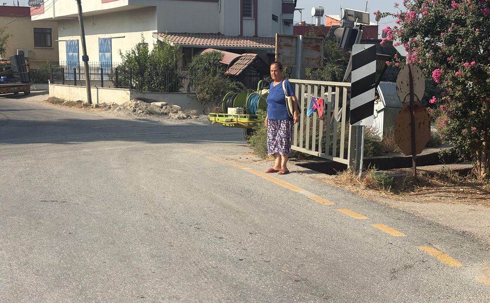 Demirhisar’da dolmuş durağı talebi: Yazın güneş, kışın yağmur altında bekliyorlar