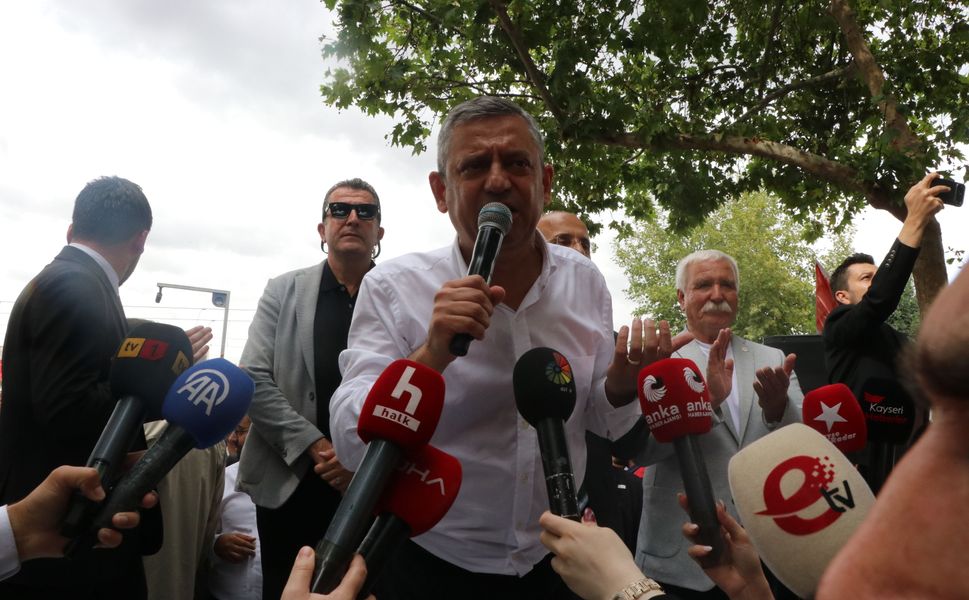 Özgör Özel Kayseri'de konuştu