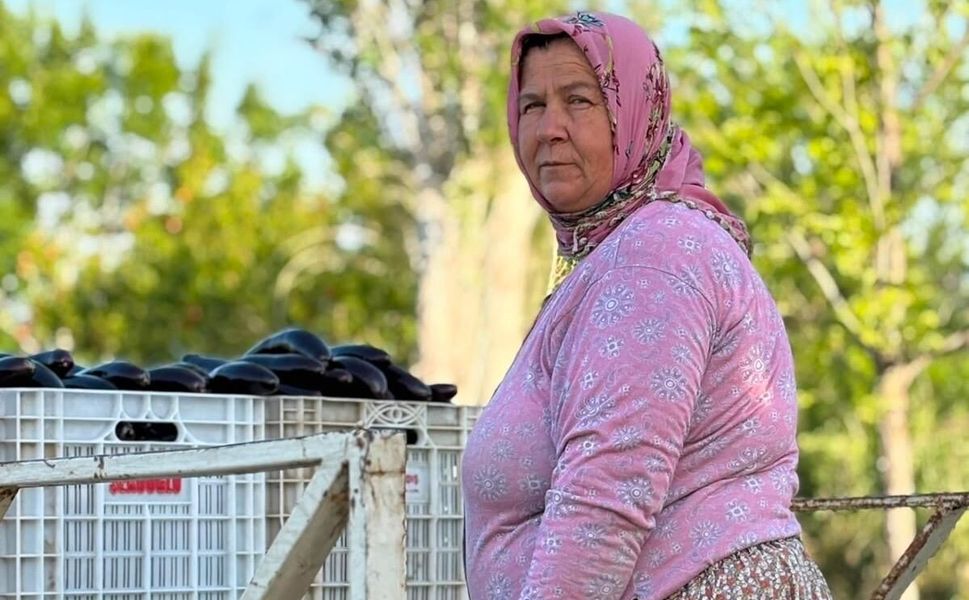 40 derecede toprağın yükü kadınların omzunda