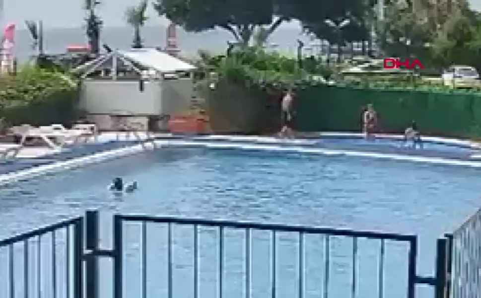 Mersin'de boğulma tehlikesi geçiren çocuğu görevli kurtardı
