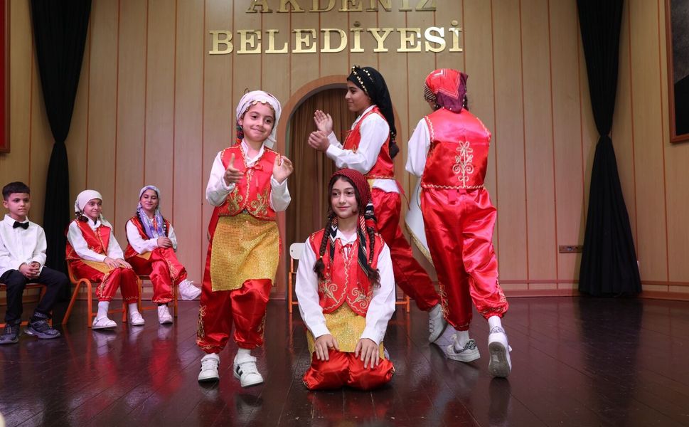 Akdeniz’de “Emekten Sahneye” yılsonu sergisi