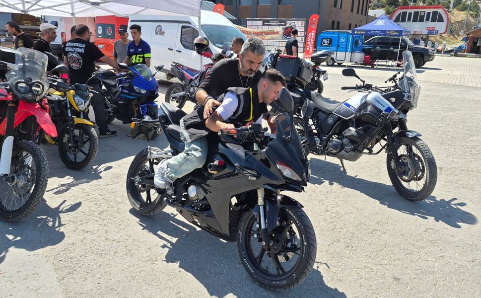 Mersinli motosikletçilerden Erzincan Motofest 2026’da güvenli sürüş eğitimi