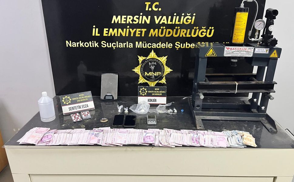 Sokak satıcılarına yönelik operasyonda 3 tutuklama