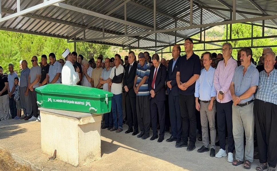 Girne açıklarındaki gemi kazasında hayatını kaybeden kişi, toprağa verildi