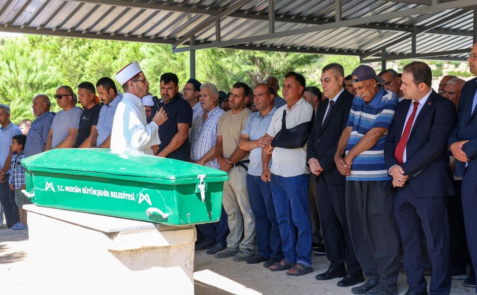 Vali Atilla Toros, gemi kazasında hayatını kaybeden Özdemir’in cenazesine katıldı