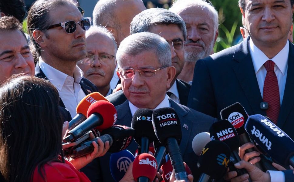 Ahmet Davutoğlu, Cumhurbaşkanına hakaret soruşturması kapsamında ifade verdi