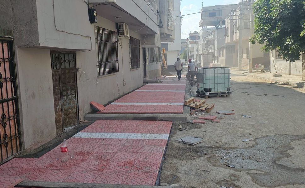 Akdeniz’de Yeşilçimen Mahallesi’nin kaldırımları yenileniyor
