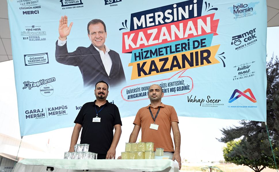 Büyükşehir üniversite öğrencilerini otogarlarda karşılıyor
