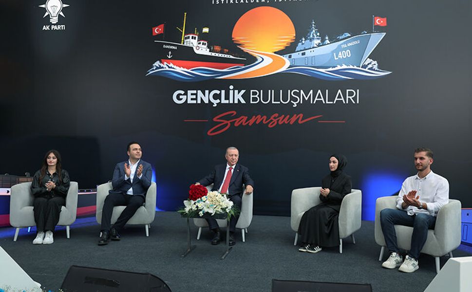 Cumhurbaşkanı Erdoğan: Gençlerle birlikte Türkiye'nin istikbal yürüyüşünü sürdüreceğiz
