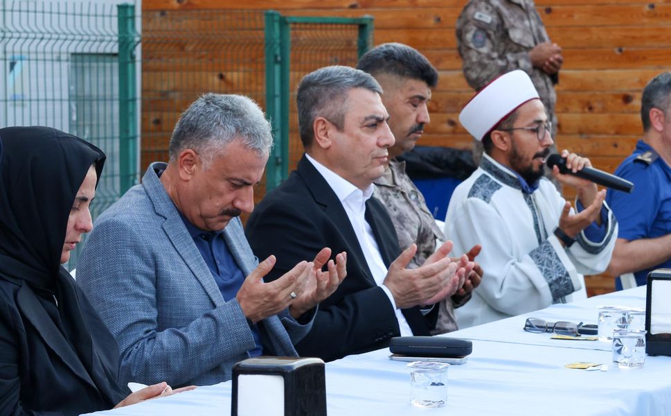 Vali Toros, Şehit Mustafa Karapınar’ı dualarla yad etti