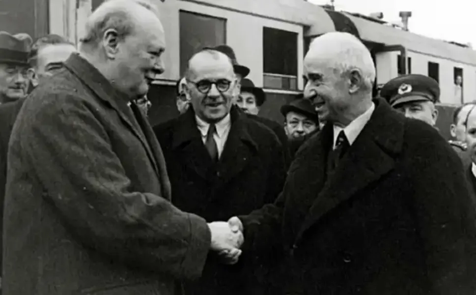 İkinci Dünya Savaşı’nın gölgesinde tarihe geçen buluşma: İnönü ve Churchill Mersin’de aynı vagonda