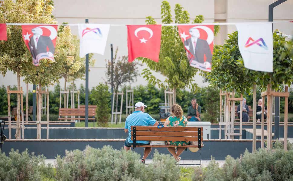 Kırmızı Lacivert Meydanı Çarşı’ya nefes oldu